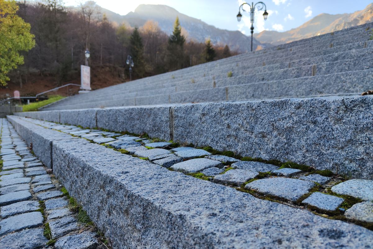 Cammino Di Oropa Sulle Tracce Dei Pellegrini Attraverso Uno Dei