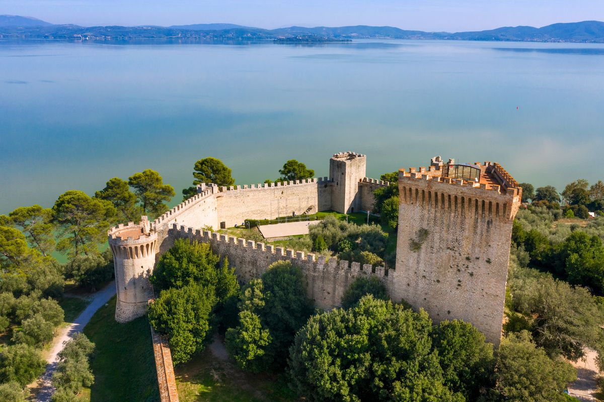 Sembra Un Borgo Delizioso Ma Al Suo Interno Sorge Una Roccaforte